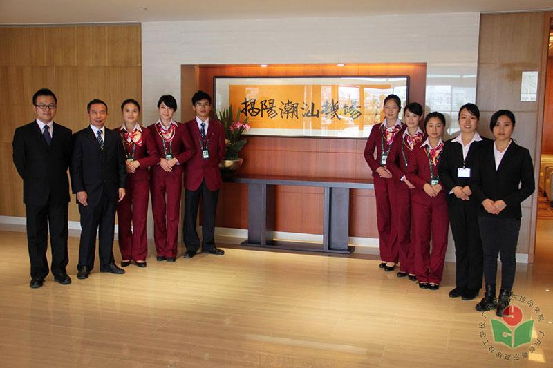 2011年12月20日，潮旅系师生在揭阳潮汕机场贵宾室合影.jpg