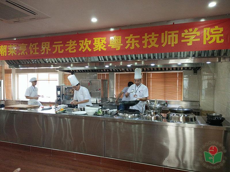 大师传承潮菜技艺1.jpg