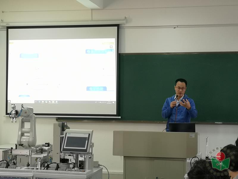 3. 深圳正运动公司市场部经理陈光华授课-1.jpg