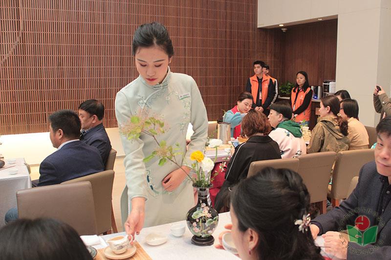 茶艺学子为客冲泡5-1.jpg