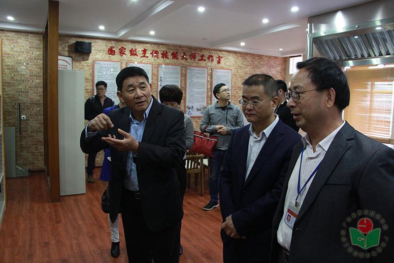 参观国家级烹调技能大师工作室-1.jpg