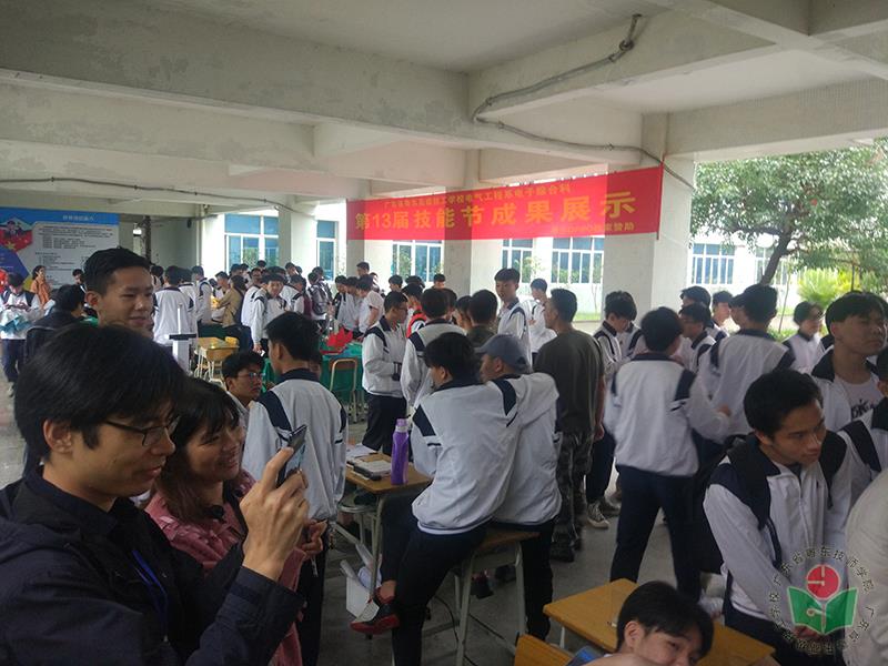 成果展示活动现场气氛热烈-1.jpg