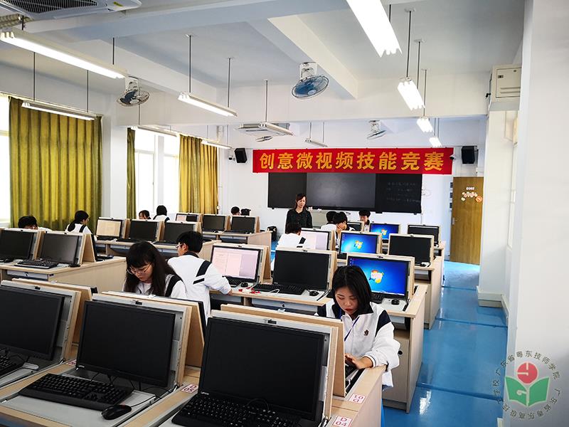 信息工程系第13届技能节决赛现场4-1.jpg