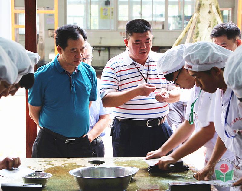 吴伟烈副院长带领中山市来宾参观-1.jpg