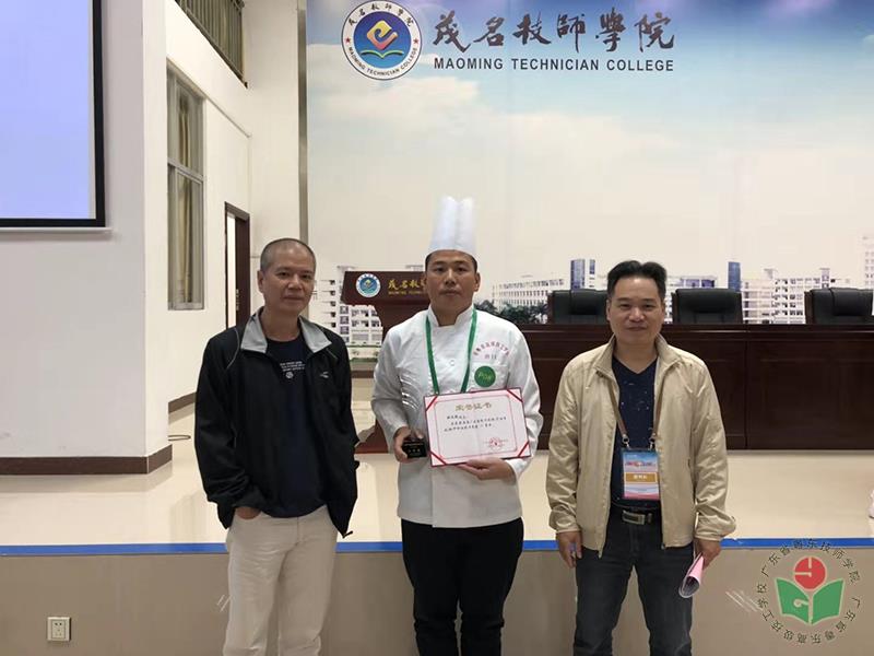 教练和选手合照-1.jpg