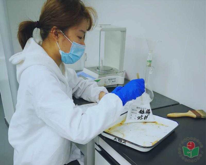15G5食品加工与检验专业李姿勉同学担任检验员.jpg