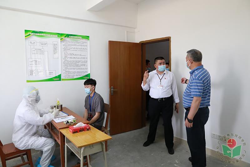 演练学生发热处置.JPG