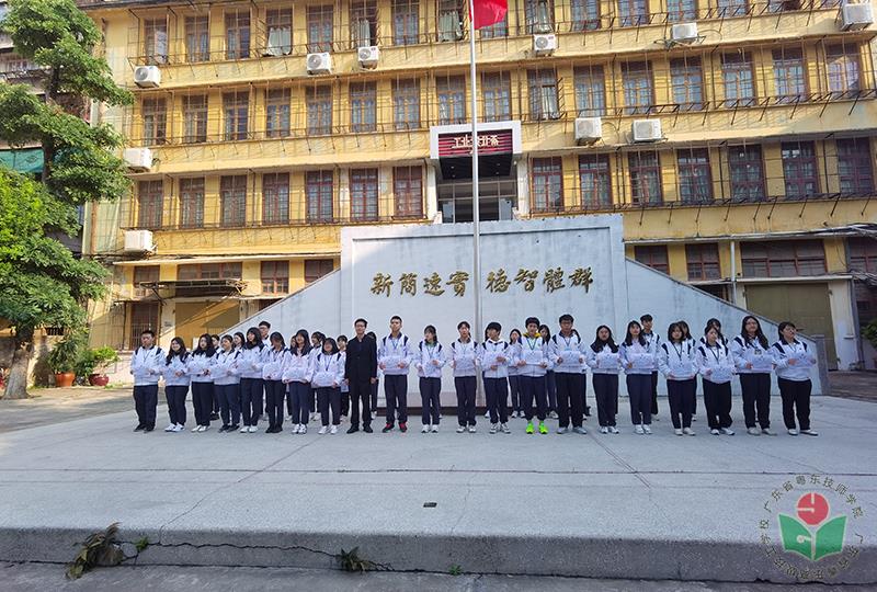 黄贵平副书记颁奖-1.jpg