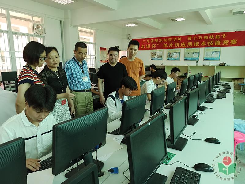 单片机应用技术决赛现场-1.jpg
