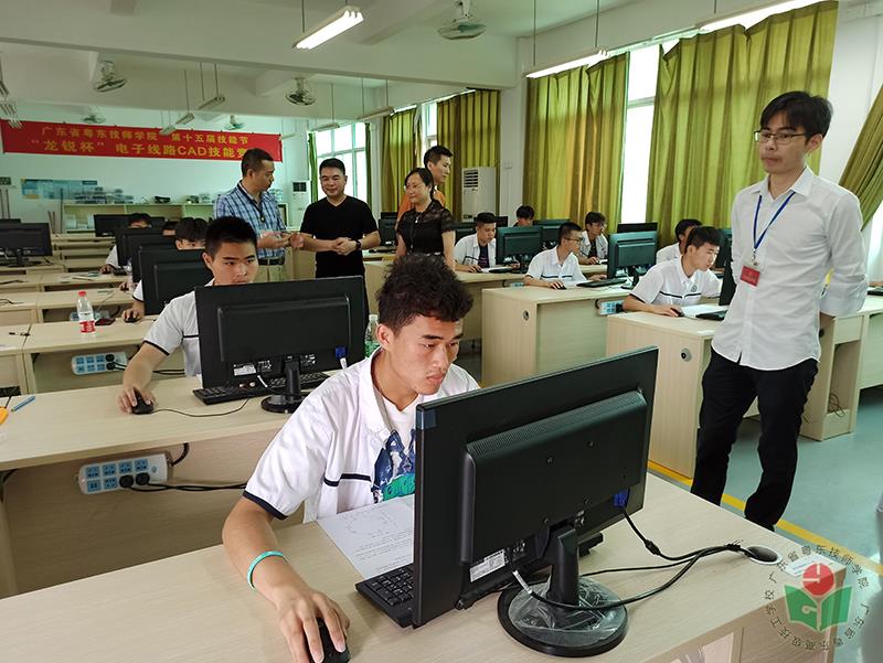 企业嘉宾现场参观2-1.jpg