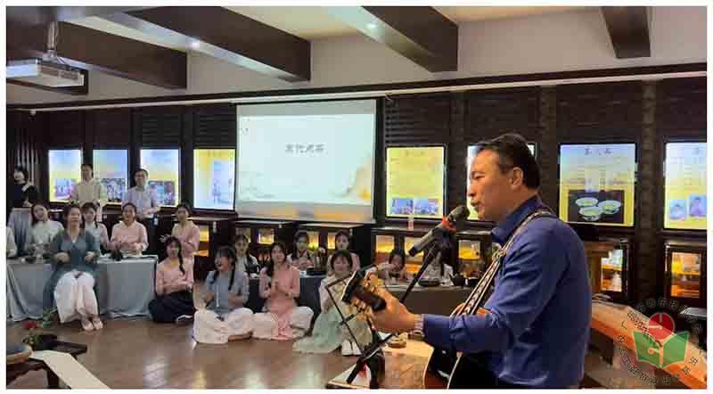 图片6院长弹唱吉他-1.jpg