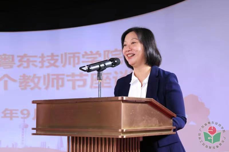 教师代表讲话.jpg