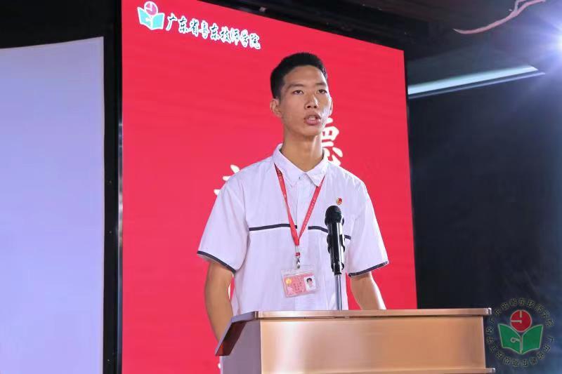 学生代表讲话.jpg