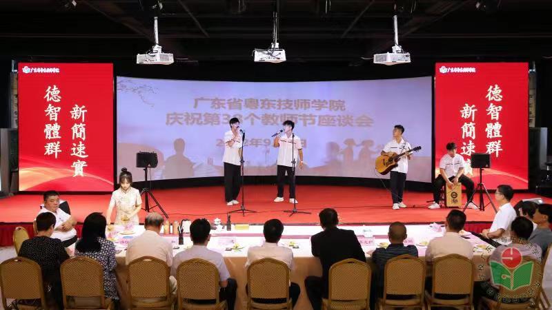 乐队弹唱.jpg