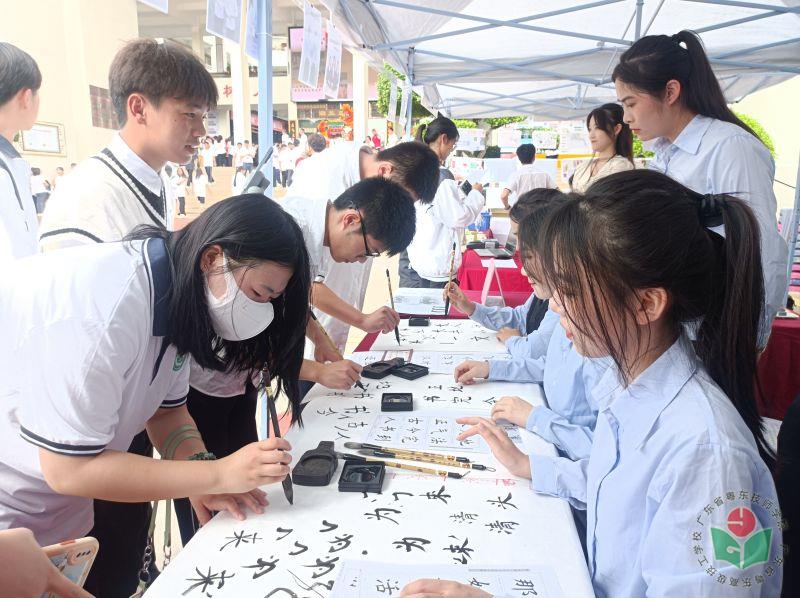 13社团风采展示2.jpg