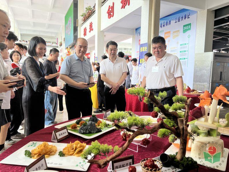 18黄志 吴伟烈.jpg