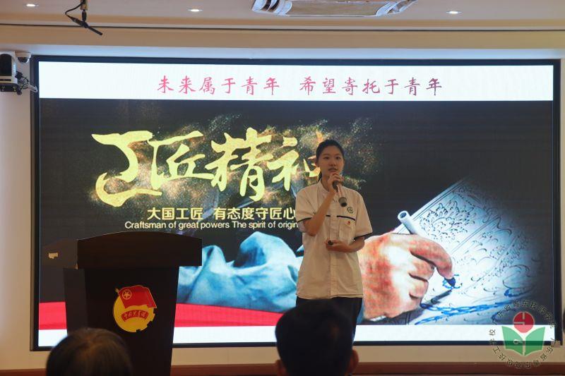 工业设计系 李囿方 20G5服装设计与制作.jpg