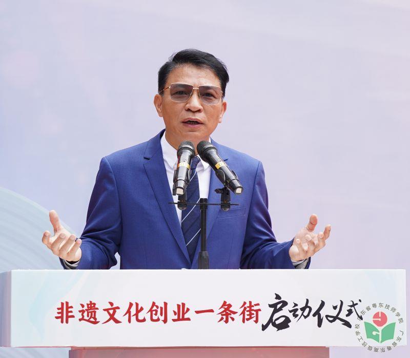 何启谋讲话.jpg