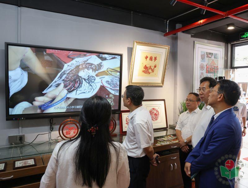 参观2.jpg