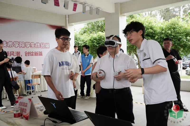 学院领导体验虚拟现实漫游体验项目（《梦游江南》和《校园元宇宙》），并提出指导意见-1.jpg