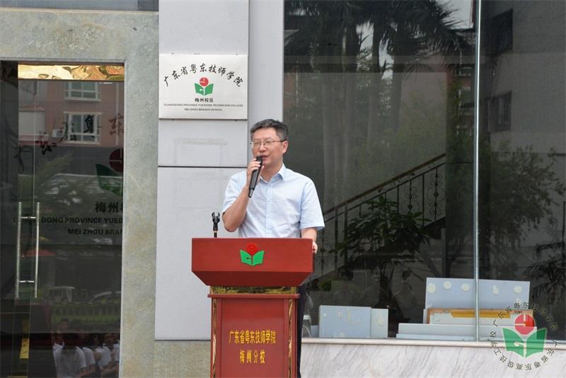 洪校致词.JPG