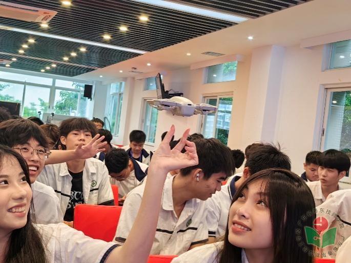 信息技术学院2.jpg