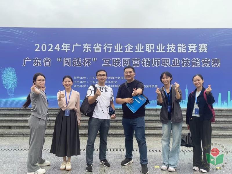 比赛选手、指导老师合影.jpg