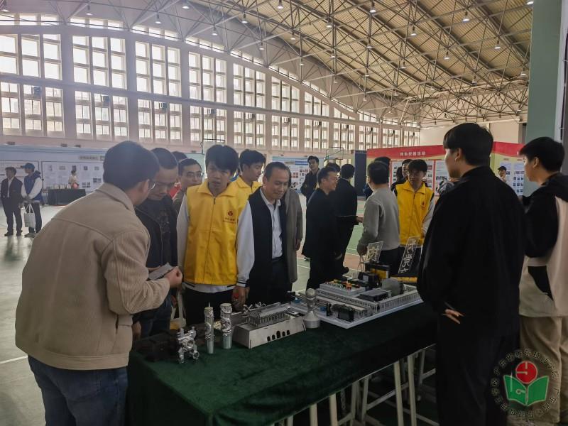参观体育馆2.jpg
