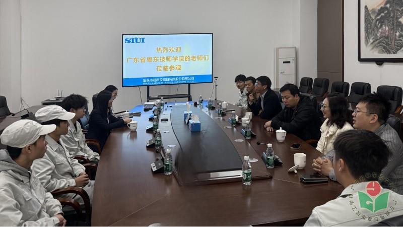座谈会1.jpg