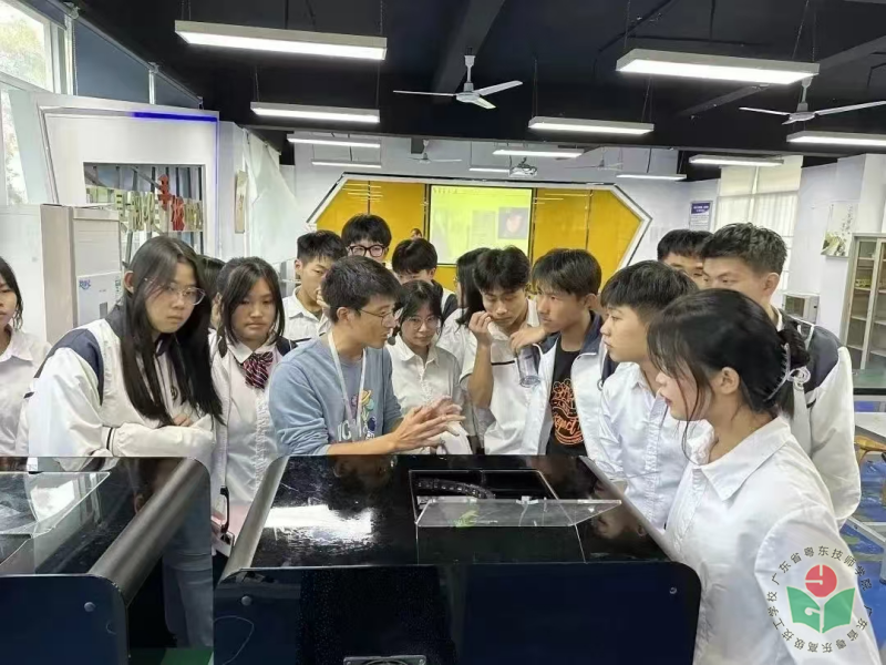 [图2-6] 3D打印机操作实训场景.png