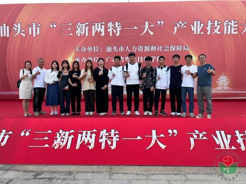 [图3-1]玩具专业学生和老师包揽汕头市“三新两特一大”技能竞赛一等奖，蔡喆娴老师荣获“汕头市技术能手”称号。.jpg