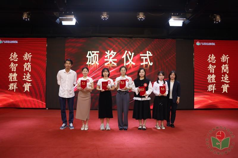 三等奖合照.jpg